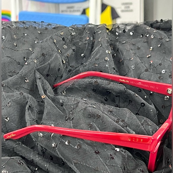 DIFF Eyewear inspired by Marilyn Monroe. Red , cat eye sunglasses w/ case - Picture 14 of 16